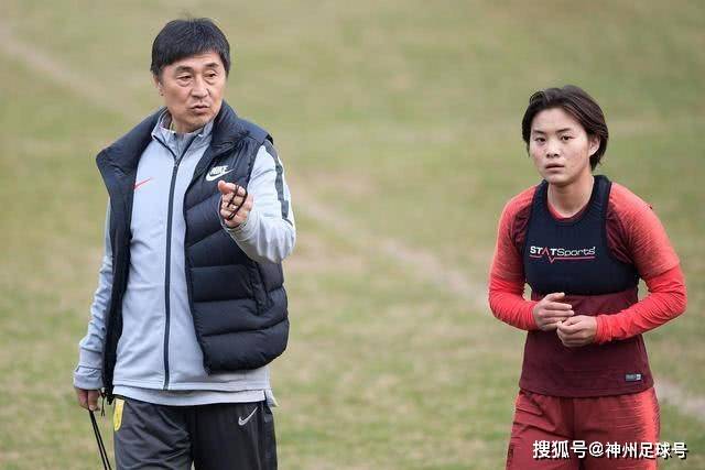 东北女主播刘丹口碑崩塌，沉迷双标言论自食恶果